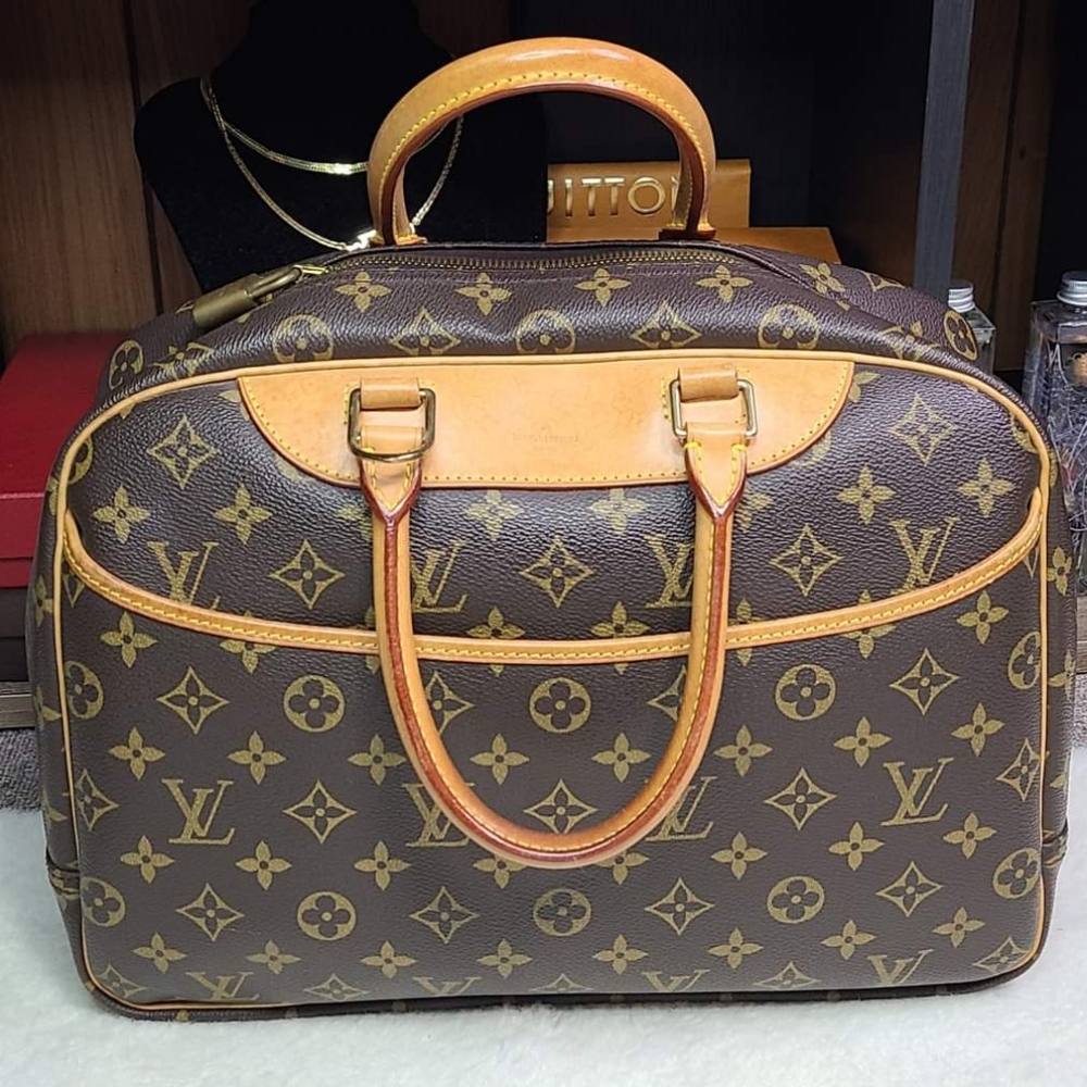 SOLD! Authentic Deuville DC VI0929